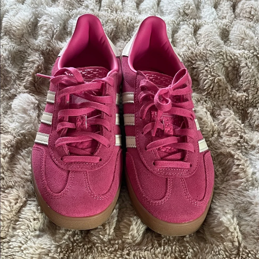 Adidas Women's Fuchsia Gazelle Sneakers NWOT - Picture 2 of 6